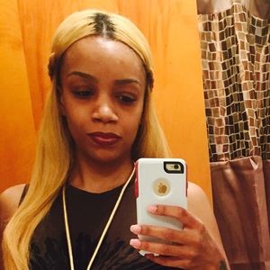 Meet your Posher, Melanie